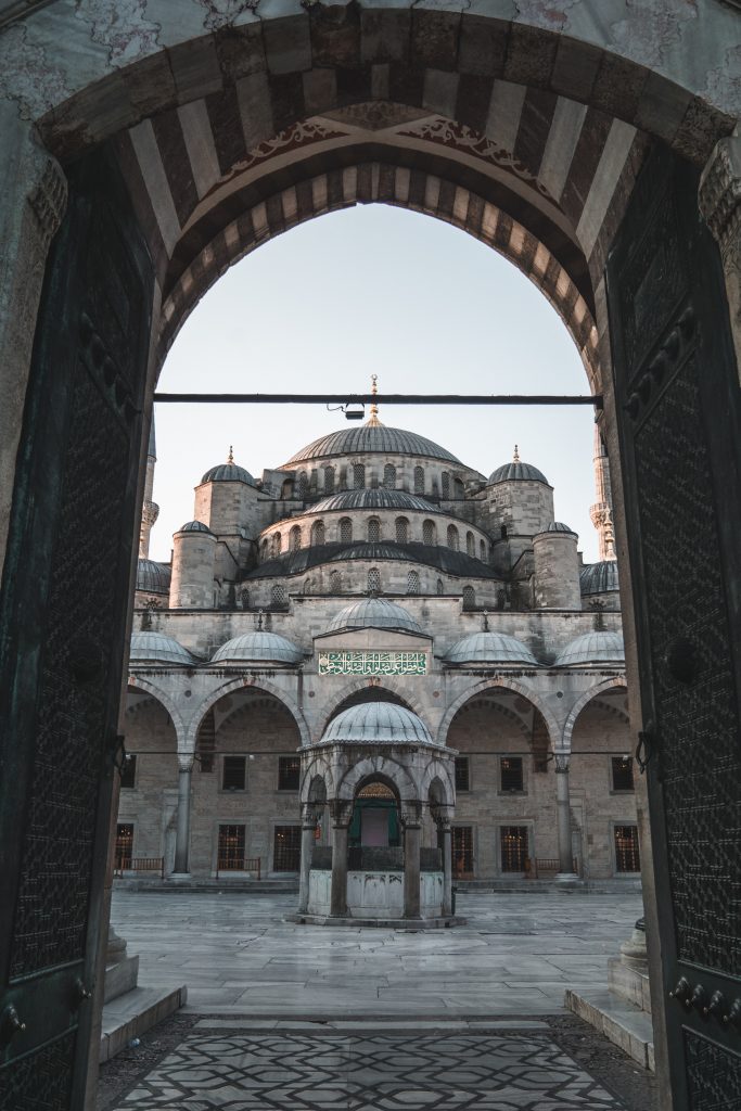 paket tour liburan wisata muslim halal ke masjid biru di istanbul turki
