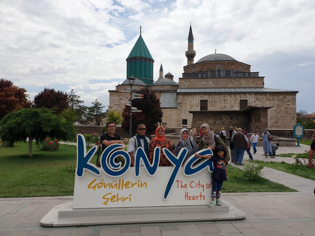 private tour liburan keluarga ke mevlana museum di kota konya turki