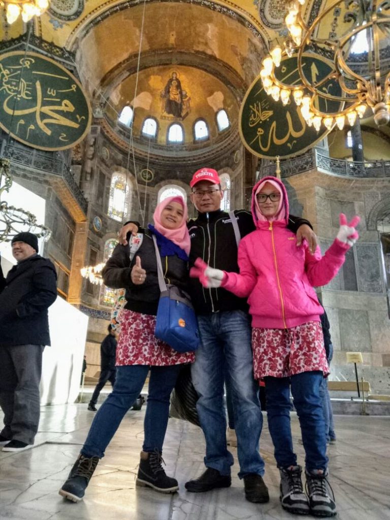tour liburan wisata keluarga ke hagia sophia di istanbul turki